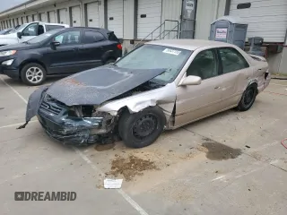 2001 Toyota Camry CE z VIN 4T1BG22K41U104477, wystawiony jako Copart lot #58437155 z przebiegiem 84 355 mil mil oraz Czysty tytuł • Clean title. Historia ofert i sprzedaży dostępna na DreamBid. Obrazek 1.