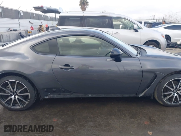 2022 Toyota 86 z VIN JF1ZNBC15N8754146, wystawiony jako IAAI lot #41895385 z przebiegiem 14 111 mil mil oraz . Historia ofert i sprzedaży dostępna na DreamBid. Obrazek 14.