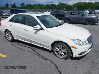 2011 Mercedes-Benz E-Class E 350 Luxury with VIN WDDHF8HB0BA422696, listed as a IAAI auction lot 42006732 with 147,653 mi miles. Bid and sale history available at carsss.com. Image 1.