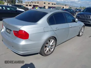 2009 BMW 3 Series 328i z VIN WBAPH73529E126672, wystawiony jako IAAI lot #42269002 z przebiegiem 146 329 mil mil oraz . Historia ofert i sprzedaży dostępna na DreamBid. Obrazek 4.