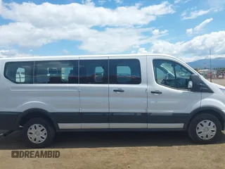 2021 Ford Transit Passenger XL z VIN 1FBAX2Y87MKA31170, wystawiony jako IAAI lot #42348150 z przebiegiem 60 124 mil mil oraz . Historia ofert i sprzedaży dostępna na DreamBid. Obrazek 13.