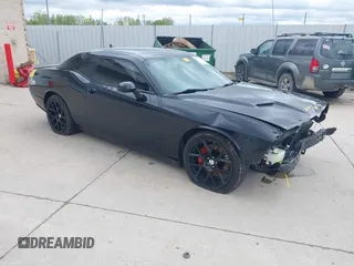 2015 Dodge Challenger R/T Scat Pack z VIN 2C3CDZFJ1FH843185, wystawiony jako IAAI lot #42327303 z przebiegiem 68 559 mil mil oraz . Historia ofert i sprzedaży dostępna na DreamBid. Obrazek 1.