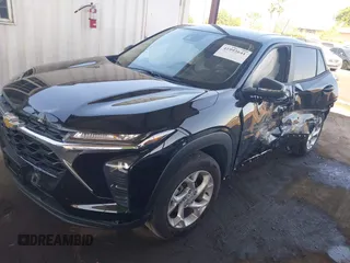 2025 Chevrolet Trax LS with VIN KL77LFEP8SC083660, listed as a IAAI auction lot 41993641 with 6,667 mi miles and . Bid and sale history available at DreamBid. Image 2.