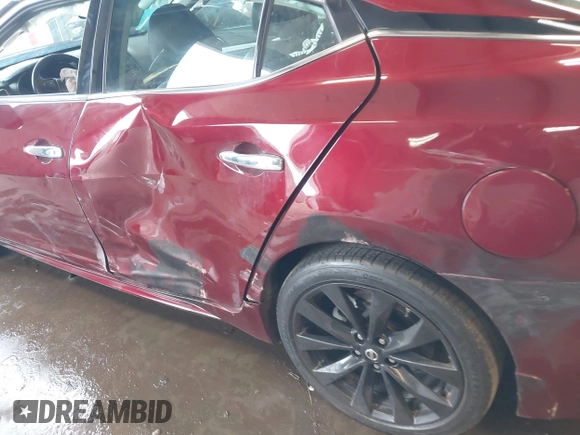 2017 Nissan Maxima SV z VIN 1N4AA6AP9HC416595, wystawiony jako IAAI lot #42385192 z przebiegiem 73 135 mil mil oraz . Historia ofert i sprzedaży dostępna na DreamBid. Obrazek 20.