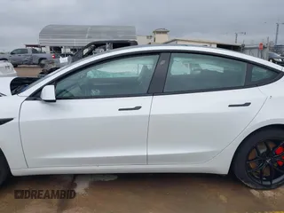 2023 Tesla Model 3 Performance z VIN 5YJ3E1EC8PF487550, wystawiony jako IAAI lot #42093712 z przebiegiem 27 305 mil mil oraz . Historia ofert i sprzedaży dostępna na DreamBid. Obrazek 14.