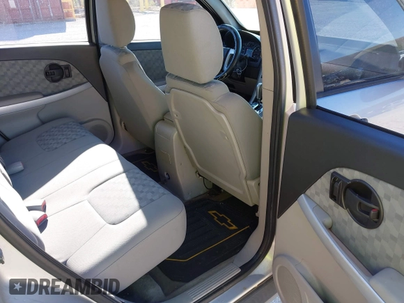 2009 Chevrolet Equinox LS with VIN 2CNDL13F496211295, listed as a IAAI auction lot 41811340 with 201,984 mi miles. Bid and sale history available at carsss.com. Image 8.