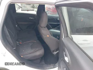 2016 Jeep Cherokee Latitude with VIN 1C4PJLCB0GW350567, listed as a IAAI auction lot 41624430 with 100,371 mi miles. Bid and sale history available at carsss.com. Image 8.