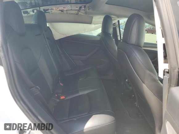 2021 Tesla Model 3 Standard Range Plus z VIN 5YJ3E1EA1MF064335, wystawiony jako Copart lot #57133955 z przebiegiem 60 024 mil mil oraz Szkody całkowita. Historia ofert i sprzedaży dostępna na DreamBid. Obrazek 10.