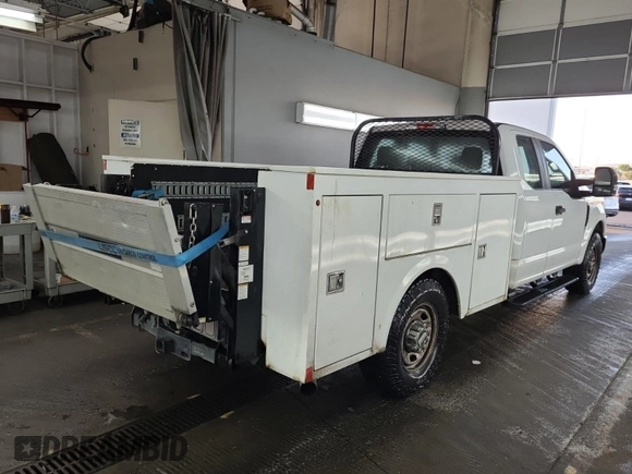 2017 Ford F-250 XL z VIN 1FD7X2A63HEF23418, wystawiony jako IAAI lot #42610484 z przebiegiem 271 149 mil mil oraz . Historia ofert i sprzedaży dostępna na DreamBid. Obrazek 29.