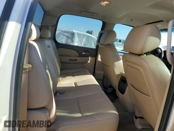 2010 GMC Sierra 1500 SLT z VIN 3GTRCWE08AG287062, wystawiony jako Copart lot #45991885 z przebiegiem 310 055 mil mil oraz Szkody całkowita. Historia ofert i sprzedaży dostępna na DreamBid. Obrazek 10.