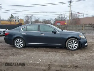 2007 Lexus LS 460 with VIN JTHBL46F975032735, listed as a IAAI auction lot 41952569 with 177,038 mi miles. Bid and sale history available at carsss.com. Image 13.