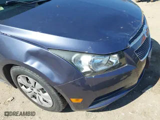 2013 Chevrolet Cruze LS with VIN 1G1PA5SH1D7314922, listed as a IAAI auction lot 42038088 with 121,811 mi miles. Bid and sale history available at carsss.com. Image 15.