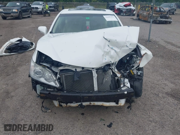 2011 Lexus ES 330 z VIN JTHBK1EG1B2440216, wystawiony jako IAAI lot #42685415 z przebiegiem 133 902 mil mil oraz . Historia ofert i sprzedaży dostępna na DreamBid. Obrazek 6.