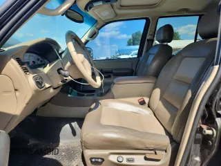 2005 Ford Explorer Sport Trac XLS with VIN 1FMZU77K25UA17597, listed as a Copart auction lot 59196175 with 205,704 mi miles and Clean title. Bid and sale history available at DreamBid. Image 7.