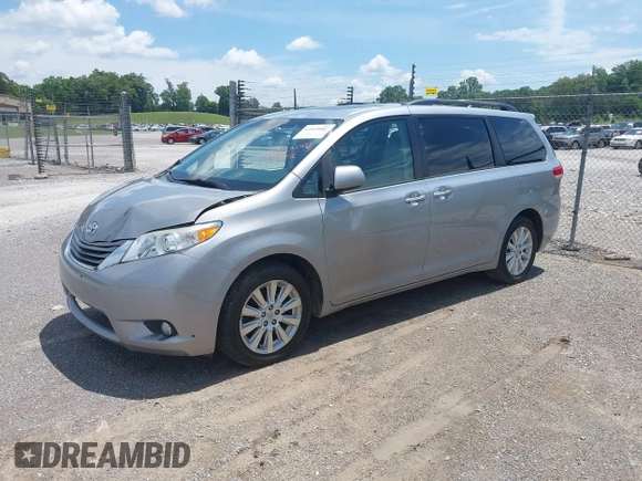 2012 Toyota Sienna XLE z VIN 5TDDK3DCXCS032053, wystawiony jako IAAI lot #42423082 z przebiegiem 338 112 mil mil oraz . Historia ofert i sprzedaży dostępna na DreamBid. Obrazek 17.
