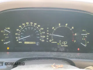 2002 Lexus LX 470 z VIN JTJHT00W923521442, wystawiony jako Copart lot #55936255 z przebiegiem 184 103 mil mil oraz Tytuł czysty. Historia ofert i sprzedaży dostępna na DreamBid. Obrazek 9.