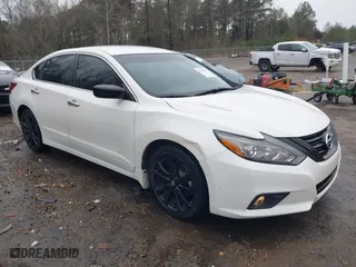 2018 Nissan Altima 2.5 SL with VIN 1N4AL3AP3JC163577, listed as a IAAI auction lot 41406241 with 138,214 mi miles. Bid and sale history available at carsss.com. Image 1.
