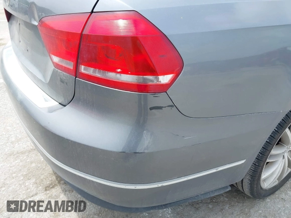 2012 Volkswagen Passat S z VIN 1VWAP7A39CC074390, wystawiony jako IAAI lot #42147260 z przebiegiem 114 996 mil mil oraz . Historia ofert i sprzedaży dostępna na DreamBid. Obrazek 13.