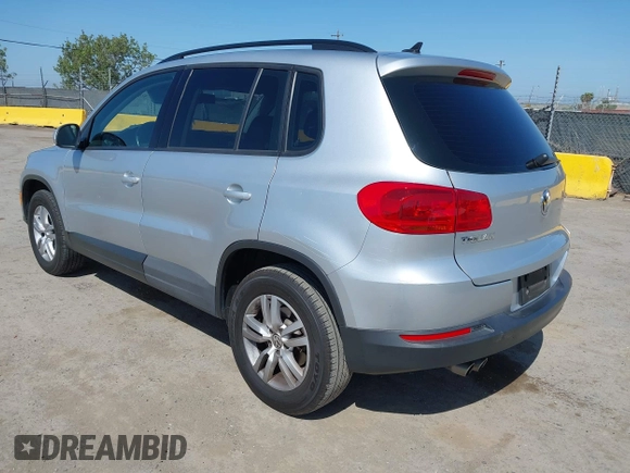2017 Volkswagen Tiguan S z VIN WVGAV7AX5HK016877, wystawiony jako IAAI lot #42174845 z przebiegiem 99 334 mil mil oraz . Historia ofert i sprzedaży dostępna na DreamBid. Obrazek 3.