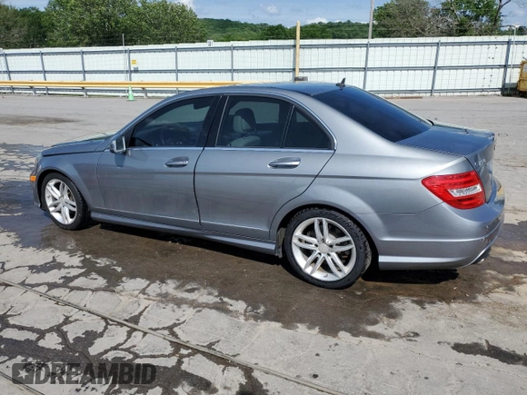 2013 Mercedes-Benz C 250 Sport z VIN WDDGF4HB5DR247239, wystawiony jako Copart lot #55534235 z przebiegiem 150 674 mil mil oraz Szkoda całkowita • Salvage title. Historia ofert i sprzedaży dostępna na DreamBid. Obrazek 2.