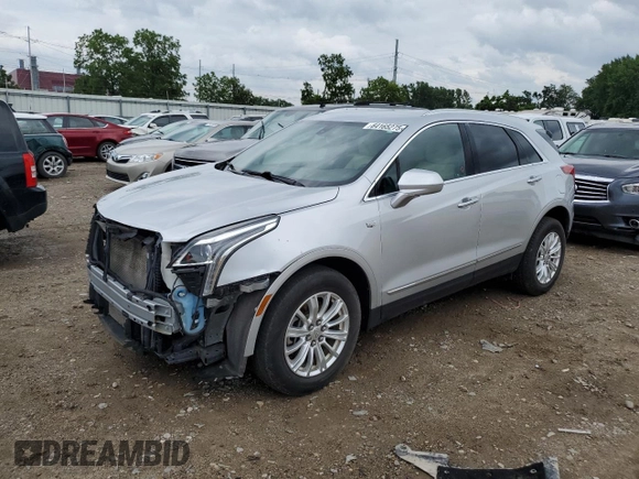 2018 Cadillac XT5 FWD z VIN 1GYKNARS0JZ110512, wystawiony jako Copart lot #64165275 z przebiegiem 98 504 mil mil oraz Czysty tytuł • Clean title. Historia ofert i sprzedaży dostępna na DreamBid. Obrazek 1.