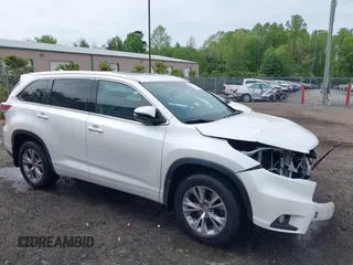 2015 Toyota Highlander XLE z VIN 5TDJKRFH2FS131663, wystawiony jako IAAI lot #42126277 z przebiegiem 108 843 mil mil oraz . Historia ofert i sprzedaży dostępna na DreamBid. Obrazek 1.