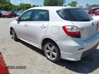 2009 Toyota Matrix S z VIN 2T1KE40EX9C008817, wystawiony jako IAAI lot #42866283 z przebiegiem 321 201 mil mil oraz . Historia ofert i sprzedaży dostępna na DreamBid. Obrazek 3.