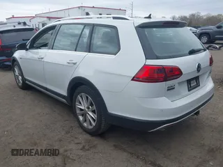 2017 Volkswagen Golf S z VIN 3VWH17AU8HM515411, wystawiony jako IAAI lot #41931252 z przebiegiem 106 421 mil mil oraz . Historia ofert i sprzedaży dostępna na DreamBid. Obrazek 3.