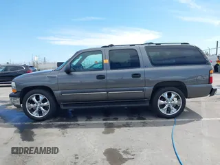 2002 Chevrolet Suburban LT with VIN 3GNEC16T52G208952, listed as a IAAI auction lot 41857120 with 1 mi miles. Bid and sale history available at carsss.com. Image 13.