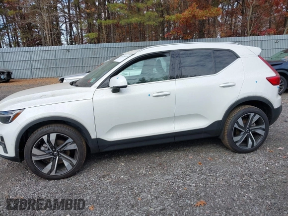 2024 Volvo XC40 Plus Bright Theme with VIN YV4L12UE2R2356332, listed as a IAAI auction lot 40734339 with 5,863 mi miles. Bid and sale history available at carsss.com. Image 15.