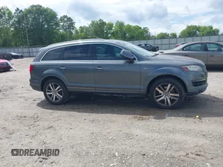2015 Audi Q7 Premium Plus z VIN WA1LGAFE9FD014721, wystawiony jako IAAI lot #42403743 z przebiegiem 152 615 mil mil oraz . Historia ofert i sprzedaży dostępna na DreamBid. Obrazek 13.