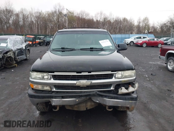 2000 Chevrolet Suburban LT with VIN 3GNFK16T1YG197268, listed as a IAAI auction lot 42026756 with 151,674 mi miles. Bid and sale history available at carsss.com. Image 12.