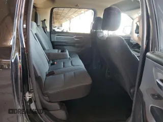 2020 Ram 1500 Big Horn z VIN 1C6RRFFG2LN284427, wystawiony jako Copart lot #53956915 z przebiegiem 83 578 mil mil oraz Szkoda całkowita • Salvage title. Historia ofert i sprzedaży dostępna na DreamBid. Obrazek 10.