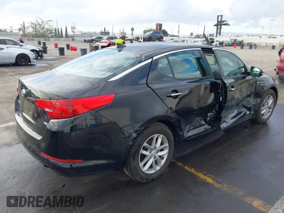 2013 Kia Optima LX z VIN 5XXGM4A74DG221272, wystawiony jako IAAI lot #41470828 z przebiegiem 76 452 mil mil oraz . Historia ofert i sprzedaży dostępna na DreamBid. Obrazek 4.