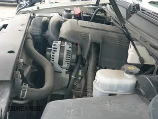 2013 Chevrolet Suburban LTZ z VIN 1GNSCKE06DR374285, wystawiony jako IAAI lot #42281265 z przebiegiem 111 394 mil mil oraz . Historia ofert i sprzedaży dostępna na DreamBid. Obrazek 19.