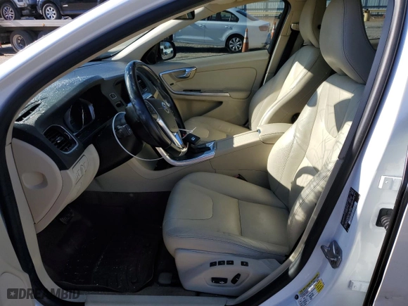 2015 Volvo V60 T5 Drive-E Premier with VIN YV126MEB2F1208063, listed as a Copart auction lot 37717174 with 165,866 mi miles. Bid and sale history available at carsss.com. Image 7.