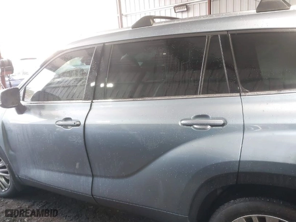 2024 Toyota Highlander LE with VIN 5TDKDRBH4RS567200, listed as a IAAI auction lot 41451059 with 4,439 mi miles. Bid and sale history available at carsss.com. Image 14.