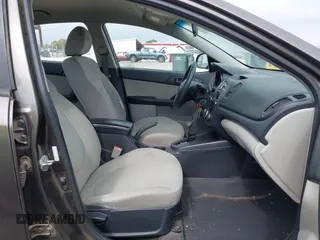 2010 Kia Forte EX z VIN KNAFU4A20A5218625, wystawiony jako IAAI lot #42101100 z przebiegiem 161 238 mil mil oraz . Historia ofert i sprzedaży dostępna na DreamBid. Obrazek 5.
