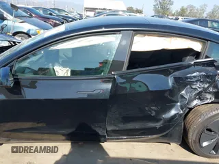 2025 Tesla Model 3 Long Range z VIN 5YJ3E1EA3SF981743, wystawiony jako IAAI lot #42352588 z przebiegiem Nie podano mil oraz . Historia ofert i sprzedaży dostępna na DreamBid. Obrazek 13.