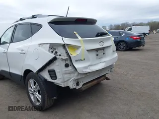 2013 Hyundai Tucson GLS with VIN KM8JU3AC5DU693550, listed as a IAAI auction lot 41919615 with 202,517 mi miles. Bid and sale history available at carsss.com. Image 6.