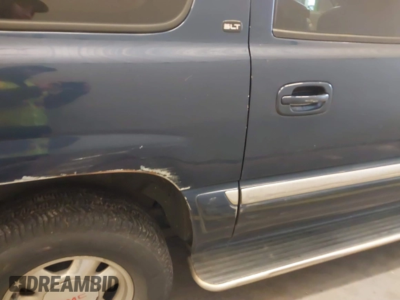 2000 GMC Yukon XL SLT with VIN 3GKFK16T3YG135321, listed as a IAAI auction lot 40952741 with 204,820 mi miles. Bid and sale history available at carsss.com. Image 16.