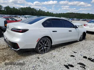 2023 BMW 7 Series 740i z VIN WBA23EH0XPCN47073, wystawiony jako Copart lot #62553344 z przebiegiem 10 799 mil mil oraz Szkoda całkowita • Salvage title. Historia ofert i sprzedaży dostępna na DreamBid. Obrazek 3.