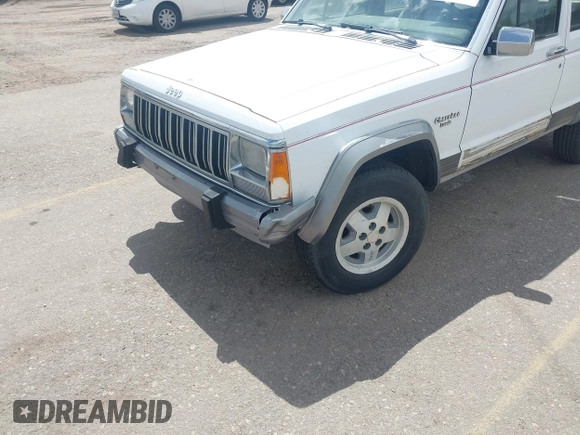1992 Jeep Cherokee with VIN 1J4FJ58S0NL102716, listed as a IAAI auction lot 42169406 with 197,167 mi miles and . Bid and sale history available at DreamBid. Image 6.