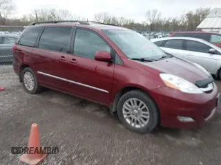 2007 Toyota Sienna XLE with VIN 5TDZK22C07S070576, listed as a IAAI auction lot 42043730 with 251,951 mi miles. Bid and sale history available at carsss.com. Image 1.