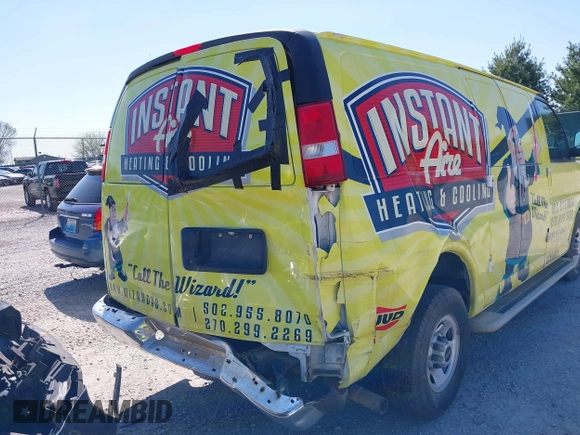 2017 GMC Savana Cargo z VIN 1GTW7AFF8H1906054, wystawiony jako IAAI lot #42131056 z przebiegiem 150 000 mil mil oraz . Historia ofert i sprzedaży dostępna na DreamBid. Obrazek 6.
