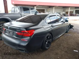 2018 BMW 7 Series 750i z VIN WBA7F0C53JGM23522, wystawiony jako IAAI lot #41789290 z przebiegiem Nie podano mil oraz . Historia ofert i sprzedaży dostępna na DreamBid. Obrazek 4.
