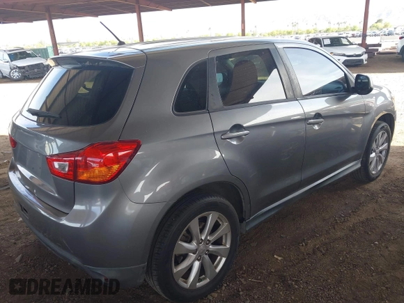 2015 Mitsubishi Outlander ES z VIN 4A4AP3AU7FE042477, wystawiony jako IAAI lot #42243771 z przebiegiem 114 331 mil mil oraz . Historia ofert i sprzedaży dostępna na DreamBid. Obrazek 4.
