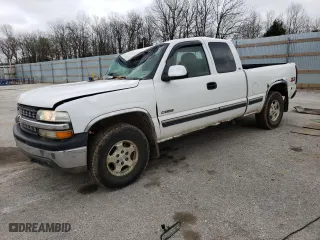 2000 Chevrolet Silverado 1500 LS with VIN 1GCEK19TXYZ181702, listed as a Copart auction lot 50802875 with 302,705 mi miles and Salvage Title. Bid and sale history available at carsss.com. Image 1.