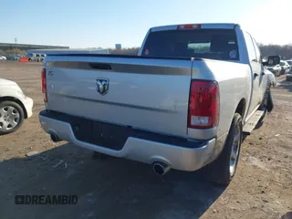 2017 Ram 1500 Express z VIN 3C6RR7KT1HG793157, wystawiony jako IAAI lot #41990661 z przebiegiem 92 038 mil mil oraz . Historia ofert i sprzedaży dostępna na DreamBid. Obrazek 4.