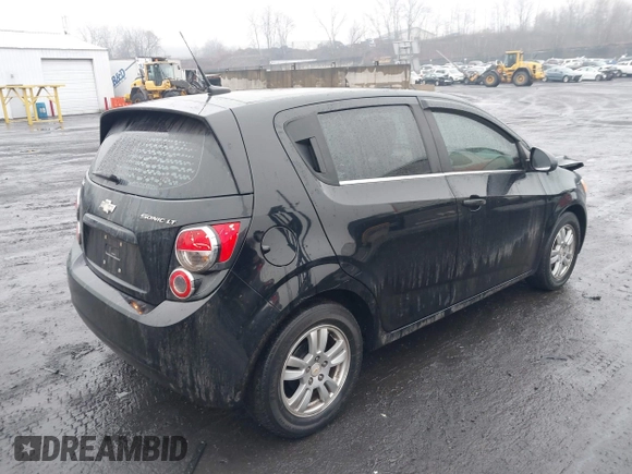 2012 Chevrolet Sonic LT z VIN 1G1JD6SH4C4176084, wystawiony jako IAAI lot #41479847 z przebiegiem 57 690 mil mil oraz . Historia ofert i sprzedaży dostępna na DreamBid. Obrazek 4.